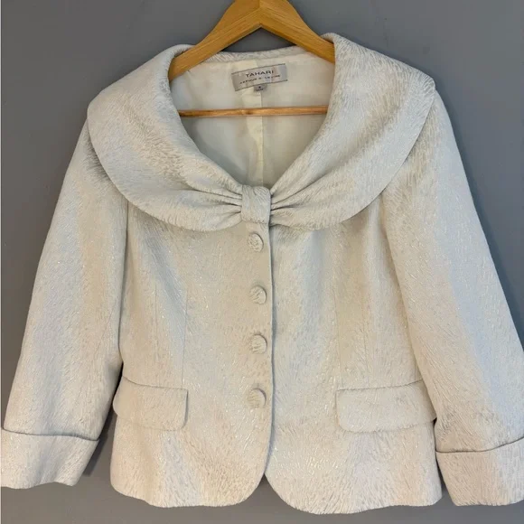 Tahari Ivory Textured Cropped Jacket with Wide Shawl Collar - Picture 2 of 9